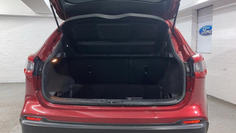 Nissan Qashqai 1.3 DiG-T Acenta Premium 5dr Petrol Hatchback